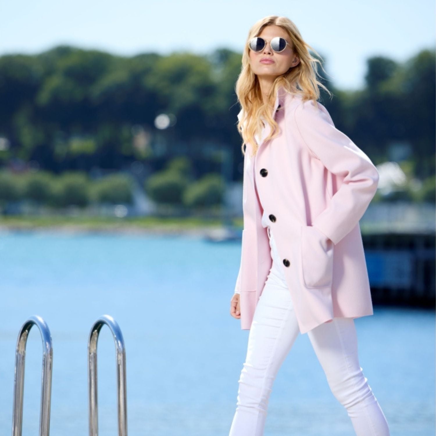 Overgangsjakke trends 2026 – Funktion, silhuetter og farver til foråret