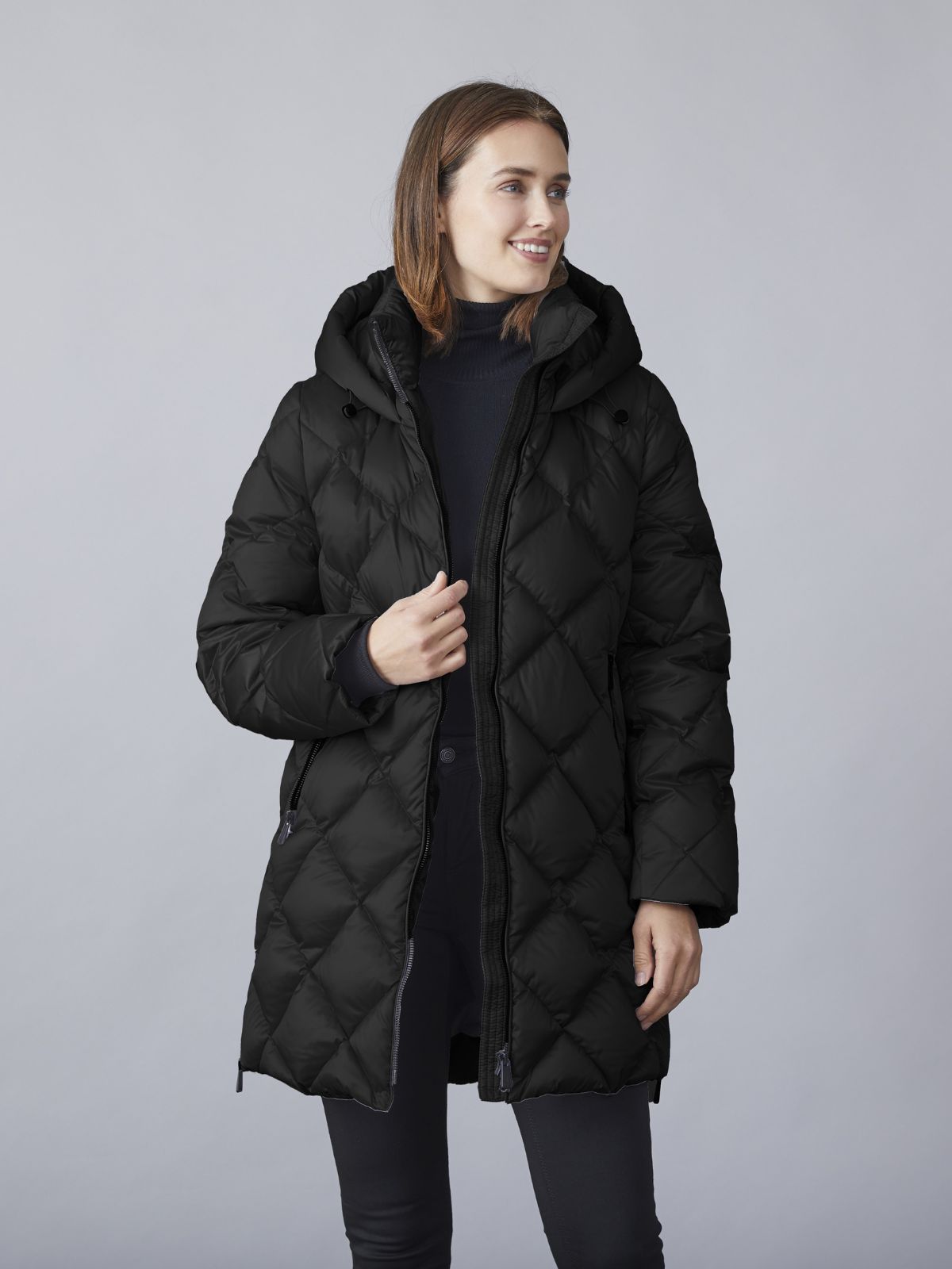 Karma Black lang quiltet dunjakke til damer med hætte og diamantmønster