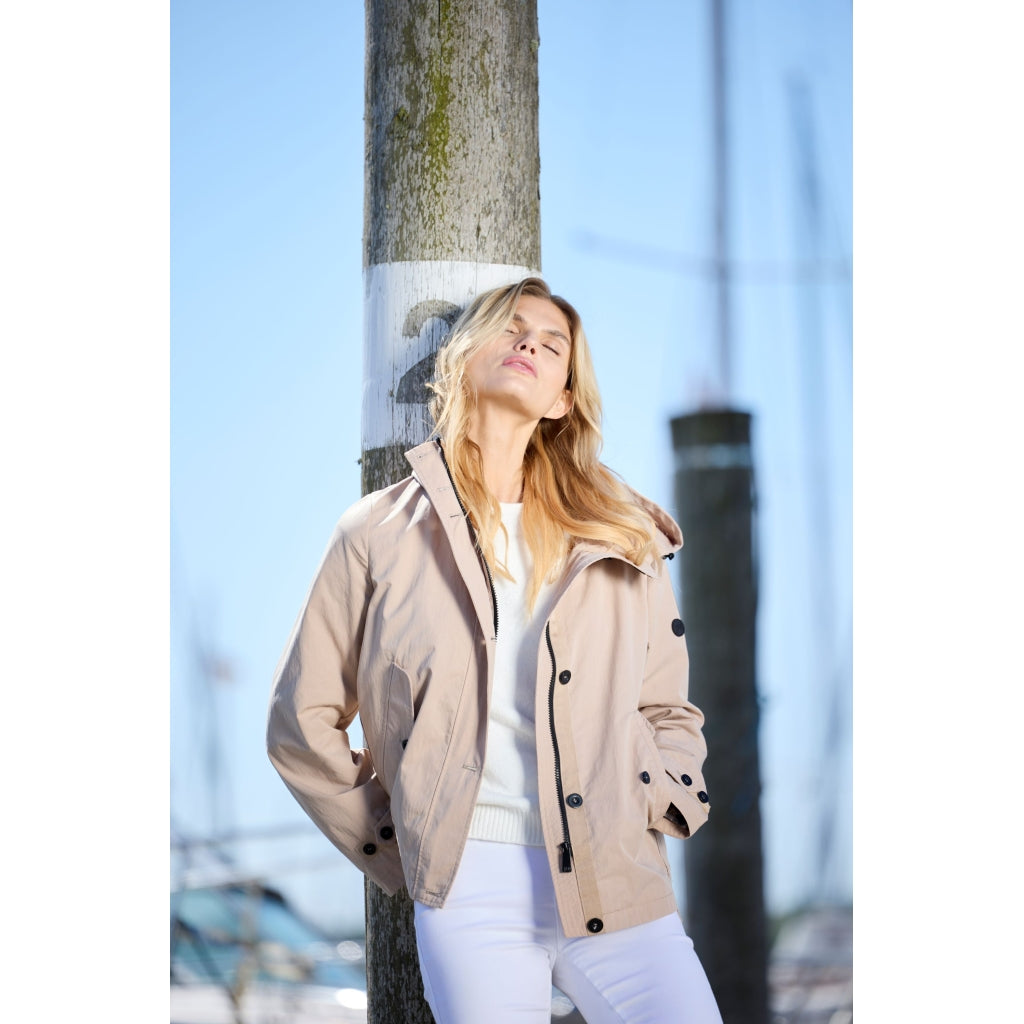 Junge Naomi Kv. 46 12-Sand