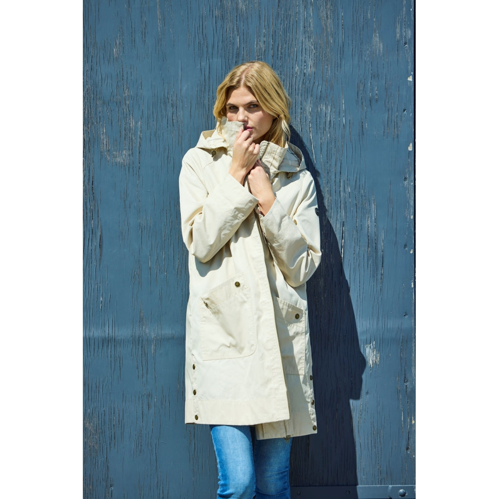 Junge Nora Kv. 46 12-Sand