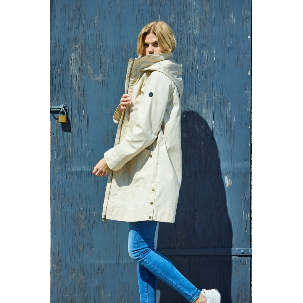 Junge Nora Kv. 46 12-Sand