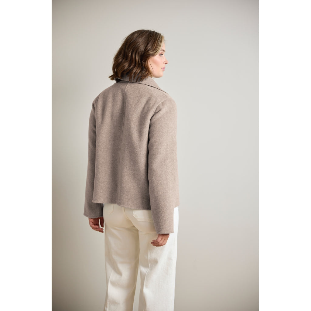 Junge Olivia Kv. 10 63-Taupe