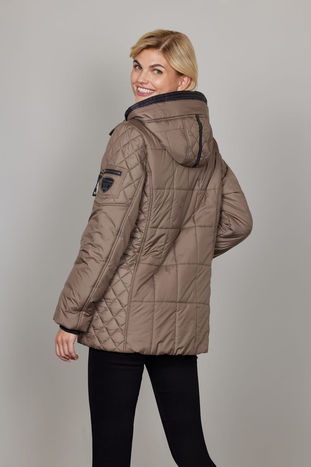 Junge Majbrit Kv. 66 63-Taupe