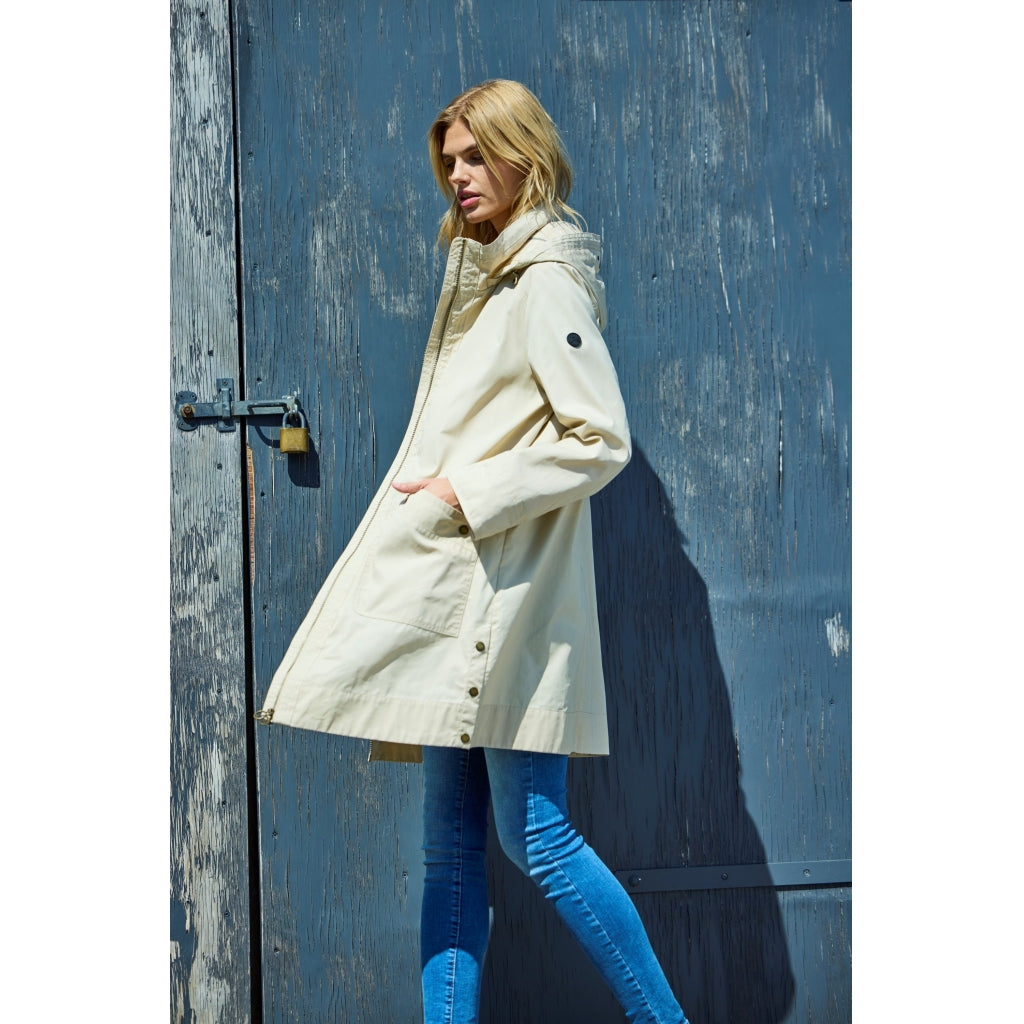 Junge Nora Kv. 46 12-Sand